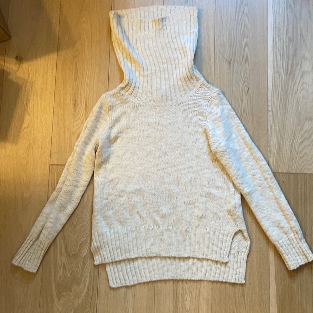 H&M cream colored cowl neck sweater sz M